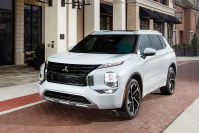 新型「アウトランダー」（画像: 三菱自動車工業の発表資料より）