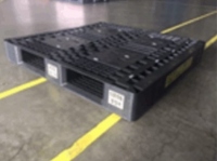 物流の効率化に欠かせないパレットだが、流出し迷子になるという課題がある。アルプスアルパインら3社はその解決に挑む（画像: アルプスアルパインの発表資料より）