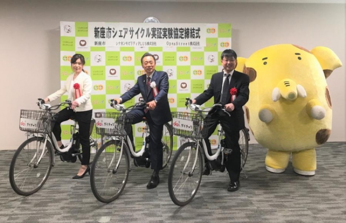 シナネンホールディングス<8132>(東1)は19日、同社完全子会社のシナネンモビリティPLUS、新座市、OpenStreet(東京都港区)は地域の活性化や観光振興、公共交通機能の補完・代替等に資する新たな都市交通システムとしてのシェアサイクルの有効性及び課題の検証を目的に「新座市シェアサイクル事業の実証実験に関する基本協定書」を締結し、2月19日から実証実験を行うと発表した。 シナネンホールディングス<8132>(東1)は19日、同社完全子会社のシナネンモビリティPLUS、新座市、OpenStreet(東京都港区)は地域の活性化や観光振興、公共交通機能の補完・代替等に資する新たな都市交通システムとしてのシェアサイクルの有効性及び課題の検証を目的に「新座市シェアサイクル事業の実証実験に関する基本協定書」を締結し、2月19日から実証実験を行うと発表した。