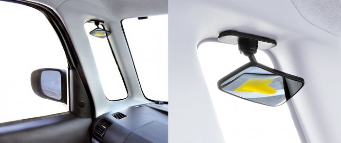 カーメイトが発売した助手席の死角を見えるようにする「補助ミラー サイドアンダー用」（画像：株式会社カーメイト発表資料より）