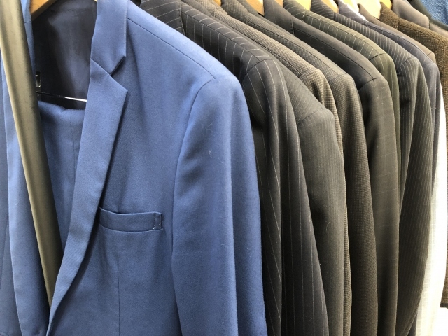 帝国データバンクが上場アパレル企業の月次売上高動向調査。2月は暖かくなったことで春物商品が好調だが、売上高が前年割れの企業は75%