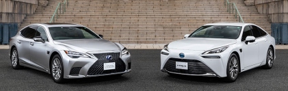 Advanced Drive搭載のレクサス・LS（左）とトヨタ・MIRAI（右）（画像: トヨタ自動車発表資料より）