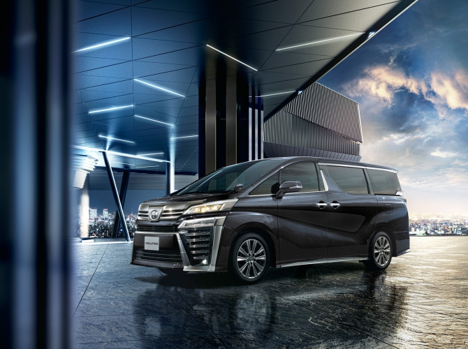 ヴェルファイア GOLDEN EYES IIグレード（画像: トヨタ自動車の発表資料より）