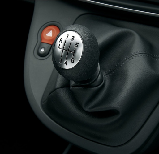 6MT シフトレバー（画像: ルノー・ジャポンの発表資料より）