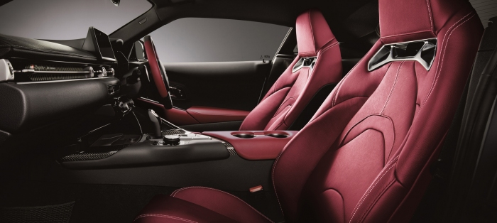 本革シート(レッド)（画像: トヨタ自動車の発表資料より）