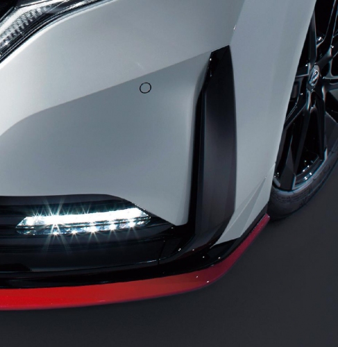 フロントサイドエアスプリッター＆インレットダクト（画像: 日産自動車の発表資料より）