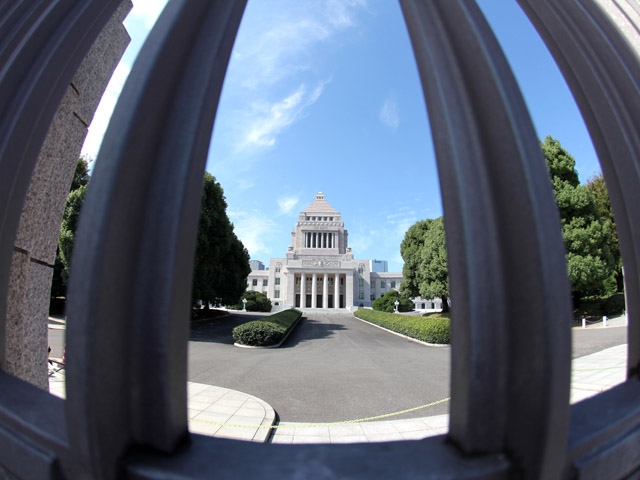 義偉総理菅は17日、新型コロナウイルス感染症対策について会見し「茨城県、栃木県、群馬県、静岡県、京都府、兵庫県、福岡県に緊急事態宣言を発出