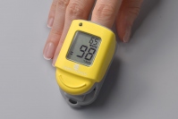 コニカミノルタのパルスオキシメータ「PULSOX-Lite」（画像: コニカミノルタの発表資料より）