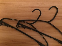 矢野経済研究所が「クリーニング関連市場に関する調査(2021年)」。2020年の店頭型「クリーニング店」売上高は前年比72.0%の1723億円。ネット利用の「無店舗・宅配型」も成長にブレーキ。