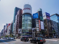 マネックス証券が「新型コロナウイルス感染拡大収束後の個人消費」調査。コロナ禍の貯蓄額、「変わらない」52%、「増えた」35%。収束後に支出予定、「旅行」70%、「娯楽」39%など。