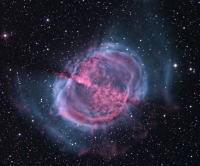 銀河系内惑星状星雲の代表格であるこぎつね座の亜鈴状星雲M27 (c) NASA