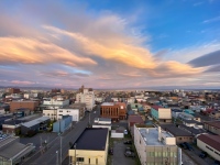 みらいワークスが35～65歳の首都圏大企業管理職を対象に「地方への就業意識調査」。地方への転職に「興味がある」47%。新型コロナの影響で「関心が強くなった」33%。収入減も許容43%。