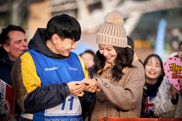 © 2021 ACEMAKER MOVIEWORKS ＆ SOO FILM All Rights Reserved.