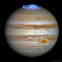 木星のオーロラ　(c) NASA