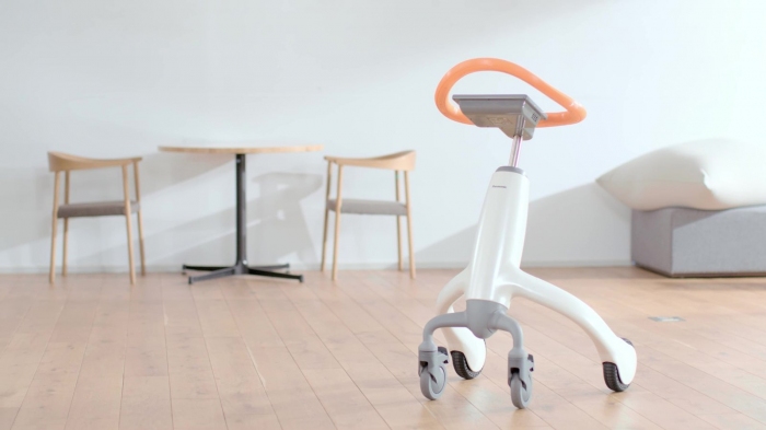 パナソニックの「歩行トレーニングロボット」（画像: パナソニックの発表資料より）