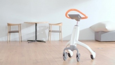 パナソニックの「歩行トレーニングロボット」（画像: パナソニックの発表資料より）