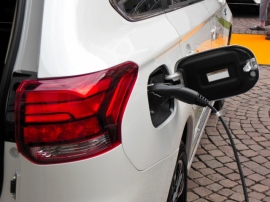 モレックスが自動車業界ステイクホルダーを対象に「自動車の電動化に関する世界規模調査」。成長要因は、国の政策、バッテリー技術の向上、車種増加。「5年内にゾーンアーキテクチャが主流に」8割超。 モレックスが自動車業界ステイクホルダーを対象に「自動車の電動化に関する世界規模調査」。成長要因は、国の政策、バッテリー技術の向上、車種増加。「5年内にゾーンアーキテクチャが主流に」8割超。