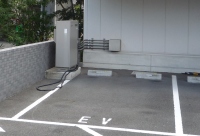 Photo:　EV車に必須の給電装置が余裕で設置可能な家屋が必要　©sawahajime
