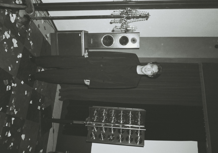 笑みがコワイ？柄本佑　©2022『真夜中乙女戦争』製作委員会
