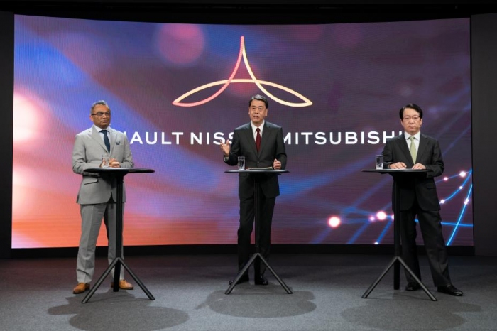 「Alliance 2030」を発表する3社。（画像: 日産自動車の発表資料より）