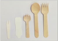 木や紙で作ったスプーンなど（イオン発表資料より）