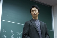 水が苦手で泳げない主人公を演じる長谷川博己©︎2022「はい、泳げません」製作委員会