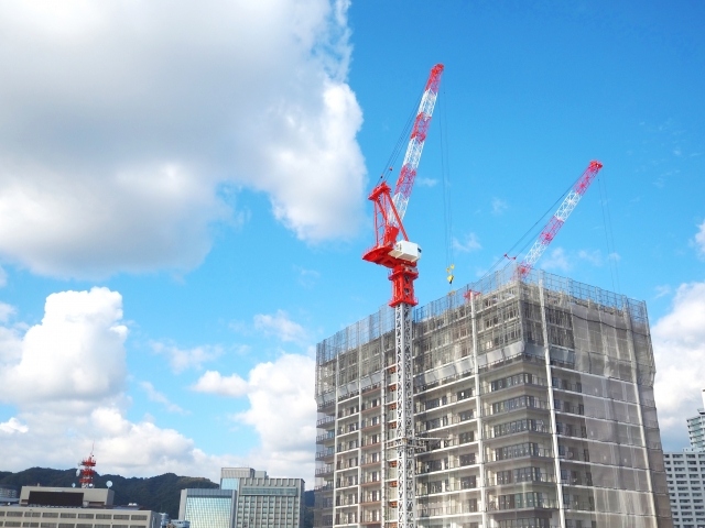 東京商工リサーチがコロナ禍の建設業破綻についてレポート。工期の遅れ、資材高騰・人手不足などで倒産増へ反転する兆し