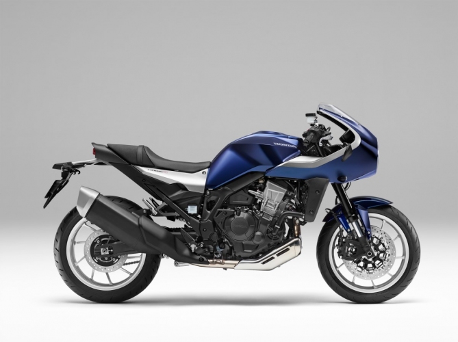 HAWK 11（パールホークスアイブルー）（画像: 本田技研工業の発表資料より）