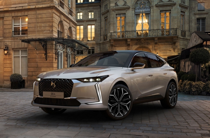 DS 4（画像: ステランティス・ジャパン発表資料より）