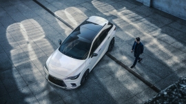 新型RXプロトタイプ（画像: トヨタ自動車の発表資料より）