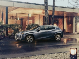 特別仕様車LEXUS UX250h “Graceful Explorer”、ボディ同色のフェンダーアーチモールを採用しUXの洗練されたスタイルを一層際立たせた 特別仕様車LEXUS UX250h “Graceful Explorer”、ボディ同色のフェンダーアーチモールを採用しUXの洗練されたスタイルを一層際立たせた