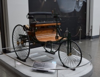Photo:ガソリン自動車の第一号と言われるベンツの三輪車“ベンツパテントモートルヴァーゲン”　©sawahajime