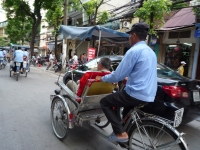 　Photo:2010年のハノイ市内は2輪車が目立った　©sawahajime