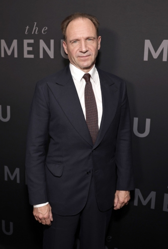 レイフ・ファインズ©2022 20th Century Studios. All rights reserved.