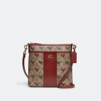 「コーチ」コンビニスタイルのポップアップストアを東京・原宿にオープン