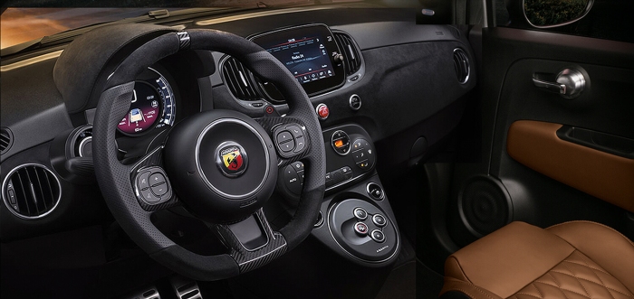 アバルト「695 ツーリズモ」