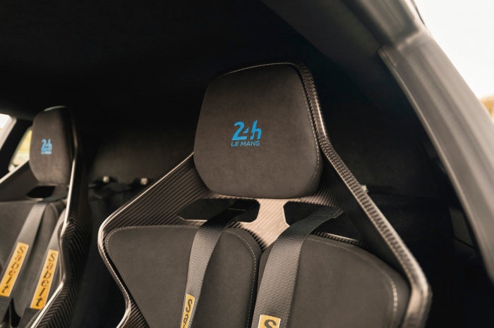SABELT製フルカーボンモノコックバケットシート（24H LE MANSロゴ付）：発表資料より