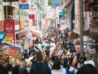 日本政府観光局が9月20日発表した訪日外客統計によると、8月に日本を訪れた外国人旅行者は2019 年同月比 85.6%の215万6900人