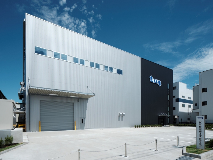 2023年8月に稼働した新工場「鳥浜製品管理センター」（画像: 守谷エレベーターの発表資料より）