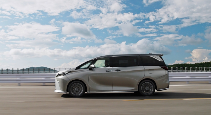 LM500h（カラー:ソニックチタニウム）