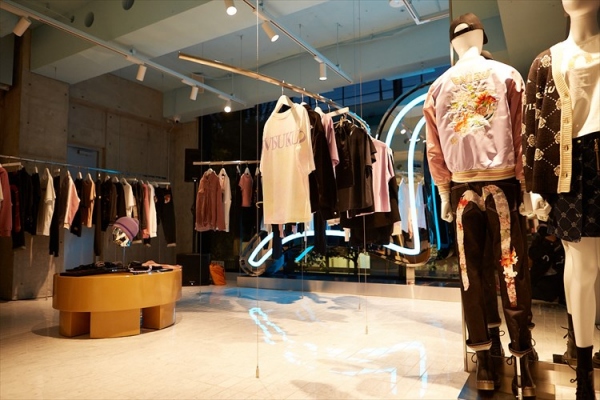 「エヴィス」が日本初となる旗艦店を表参道にオープン グランドオープンイベントには国内外のアーティストが来場