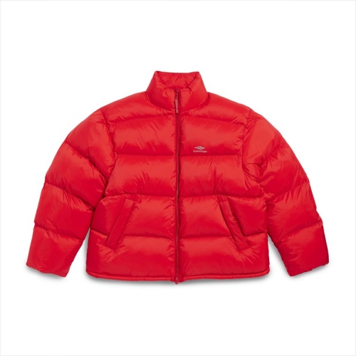 「バレンシアガ」が初となるスキーウェアコレクションを発売 伊勢丹新宿店ではポップアップも開催