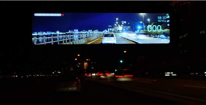 真っ暗な夜間でも昼間のように映し出すナイトビジョン搭載ドライブレコーダー（画像：AKEEYO発表資料より）