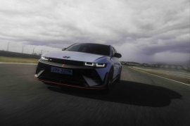 TopGear.comが選ぶ「カー・オブ・ザ・イヤー」を受賞したHyundaiの高性能EV「IONIQ 5 N」(画像:Hyundai Mobility Japan発表資料より) TopGear.comが選ぶ「カー・オブ・ザ・イヤー」を受賞したHyundaiの高性能EV「IONIQ 5 N」(画像:Hyundai Mobility Japan発表資料より)