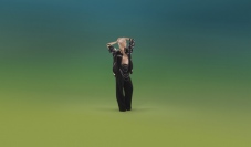 「ステラ マッカートニー」が空山基とコラボレーションしたカプセルコレクションを発売