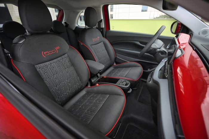 500e（写真：フィアット発表資料より）