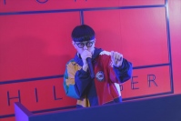 「トミー ヒルフィガー」デザイナーのトミー・ヒルフィガーが6年ぶりに来日