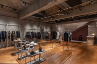 「アンダーカバー」が「アンダーカバー青山」をリニューアルオープン 限定アイテムも発売