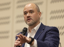 メディアセッションで日産の短期方向性を語る新日産自動車CEO(代表執行役社長兼最高経営責任者)のイヴァン・エスピノーサ(Ivan Espinosa)氏