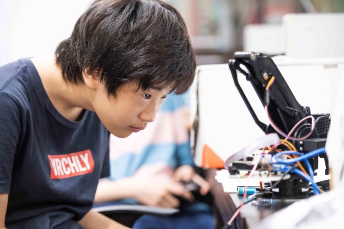 DXハイスクール向けには「STEAM教材パッケージプラン」を展開へ。（画像: ヒューマンホールディングスの発表資料より）